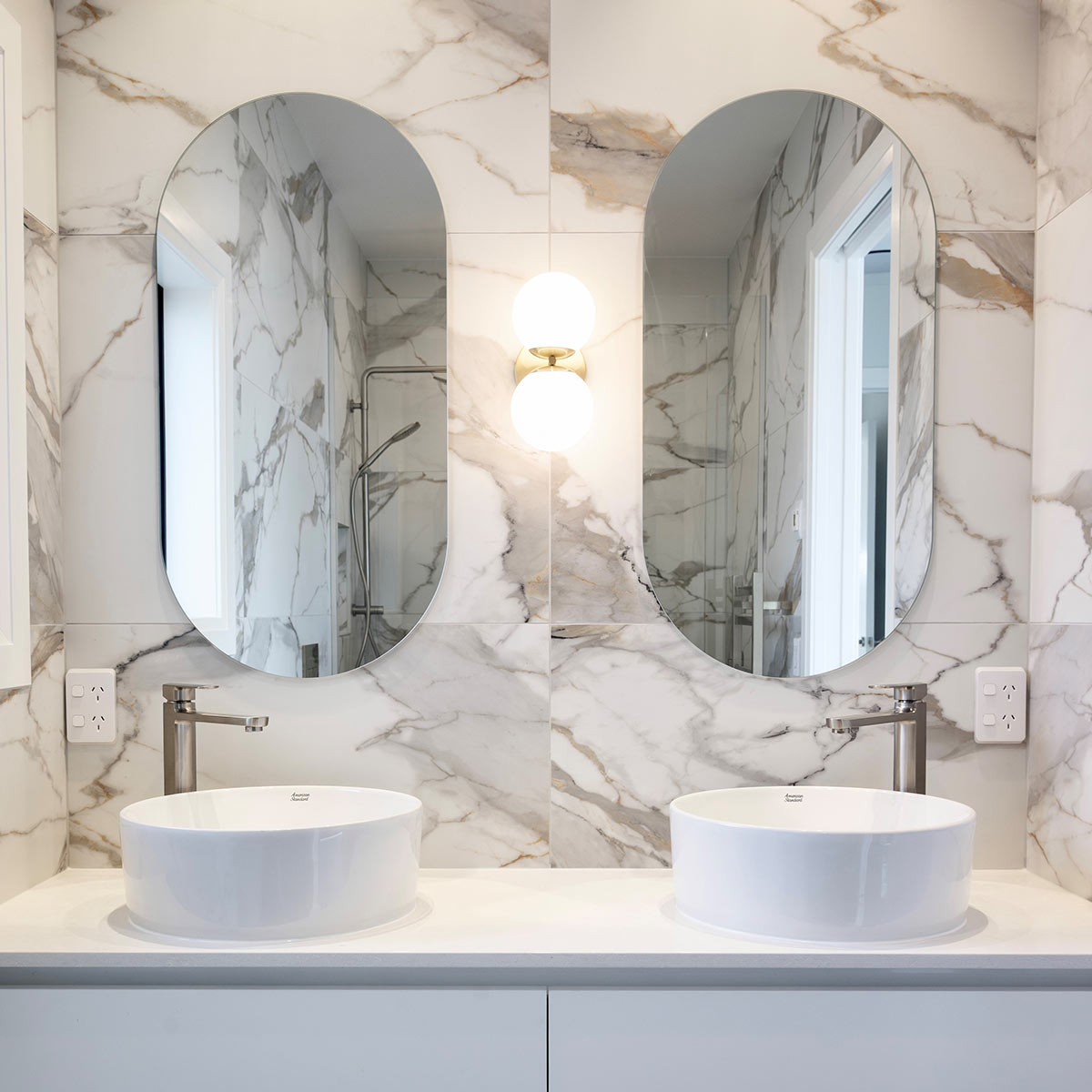 Pill Shape / Oval Mirror